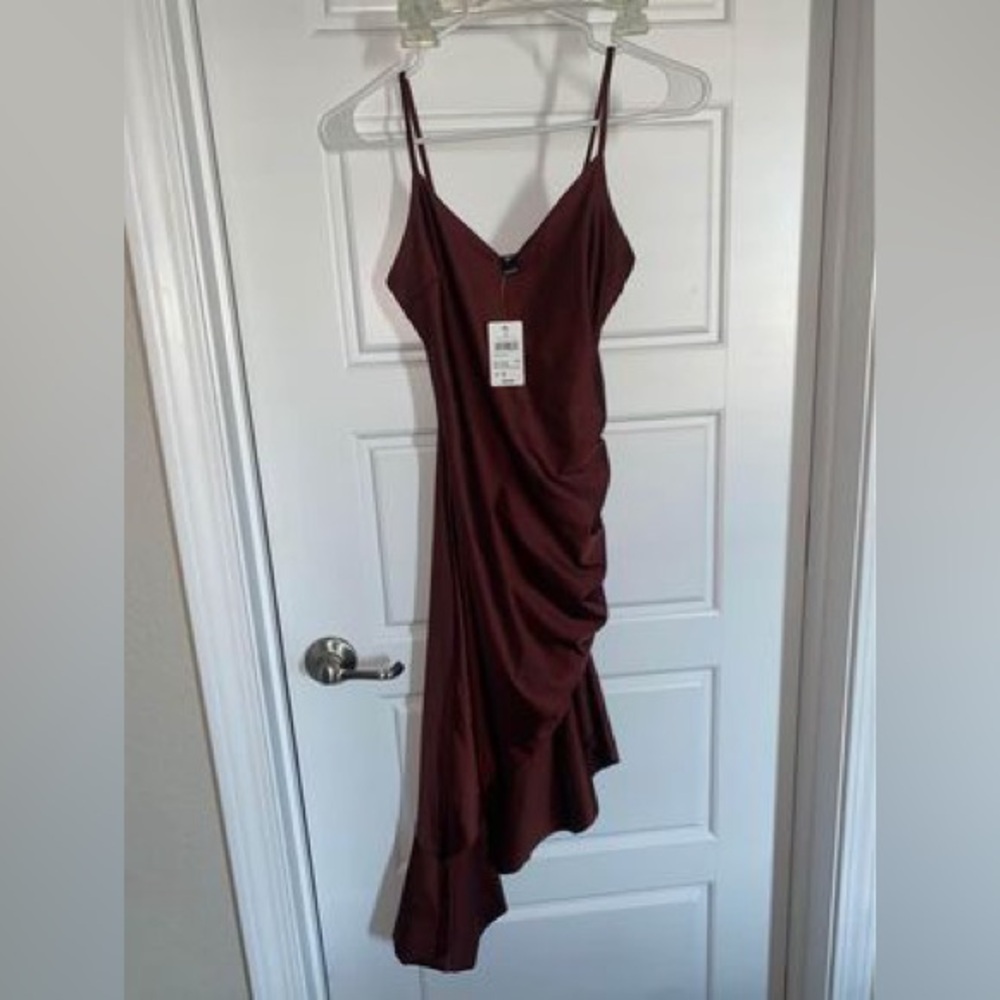 Windsor silk form fitting dress. Size Small. Never worn.